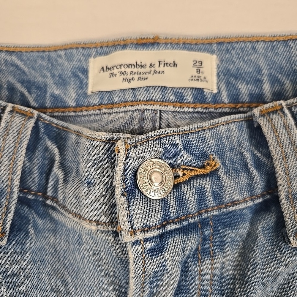 Abercrombie & Fitch 90s Relaxed High Rise Jeans Women 29x28 Light Wash Denim - Picture 2 of 16